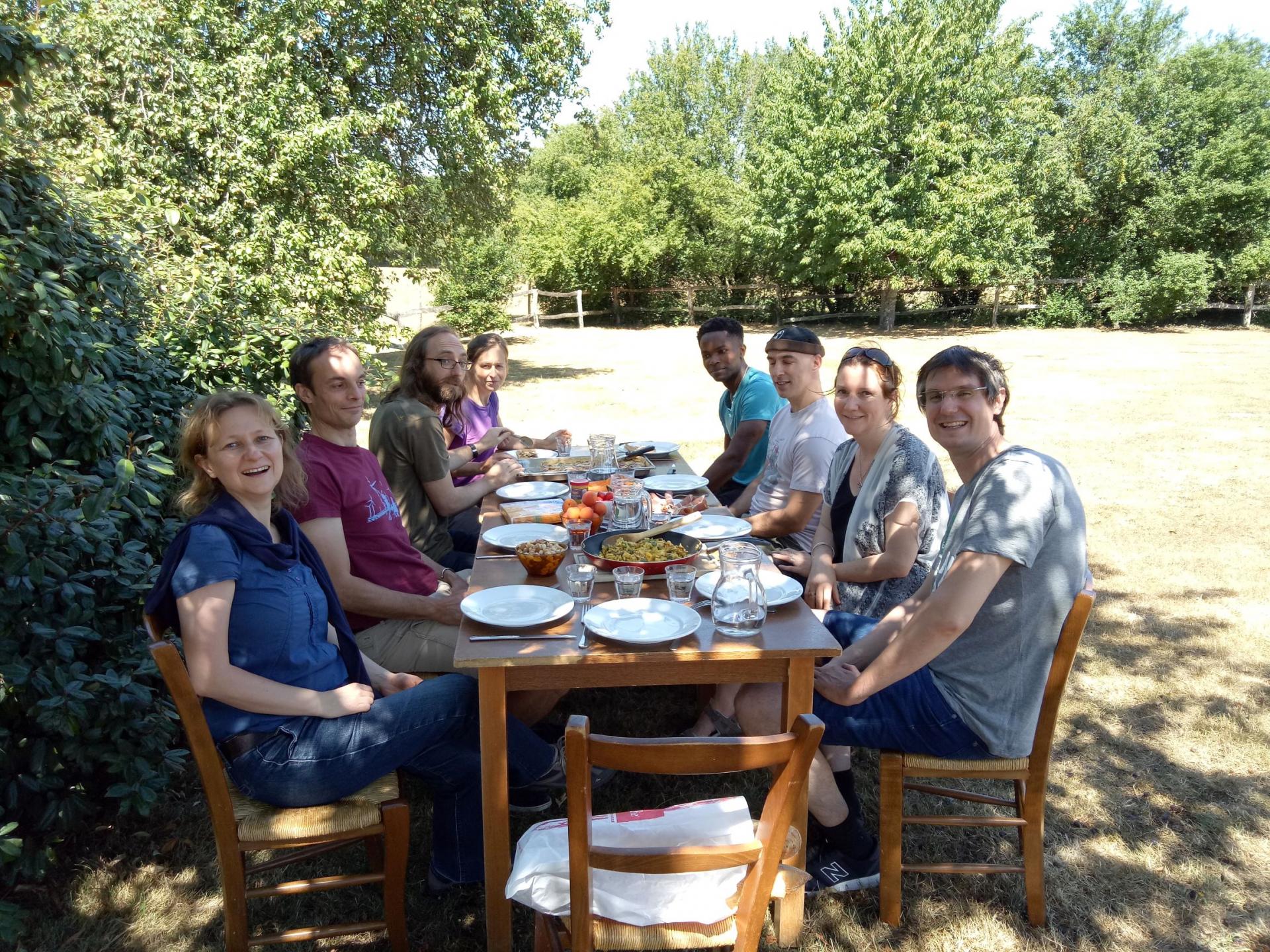 Premier repas à l'ombre